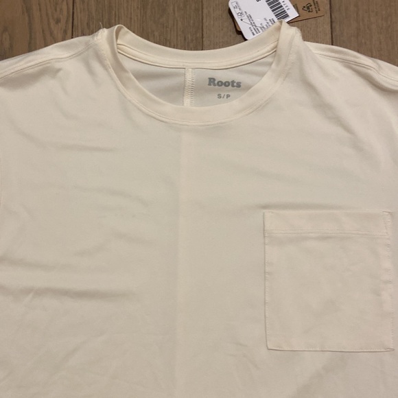 Roots journey flow pocket top in creme. Size S. Never been worn. - Picture 2 of 3